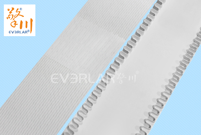 白色PU輸送帶加裙邊食品級(jí)耐油食品醫(yī)藥分揀輸送機(jī)皮帶廠家定制