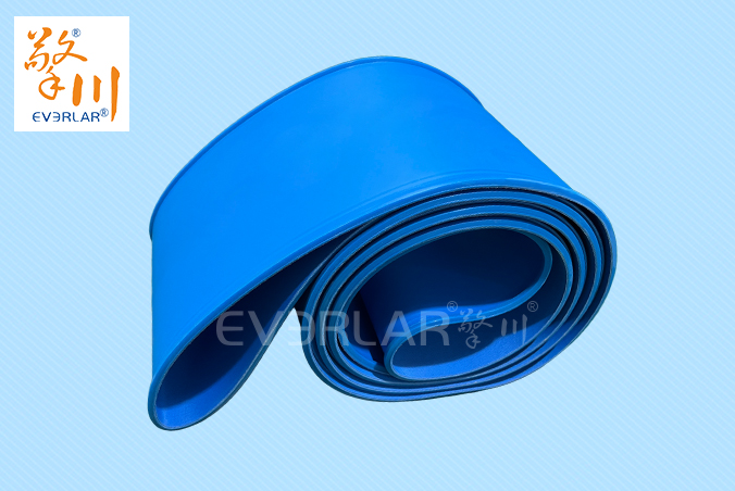 PU輸送帶加導(dǎo)條耐磨耐油食品級藍(lán)色啞光傳送帶食品包裝生產(chǎn)線皮帶