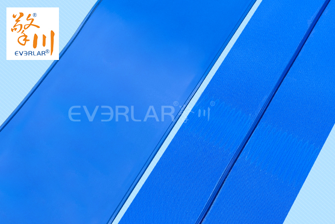 PU輸送帶加導(dǎo)條耐磨耐油食品級藍(lán)色啞光傳送帶食品包裝生產(chǎn)線皮帶