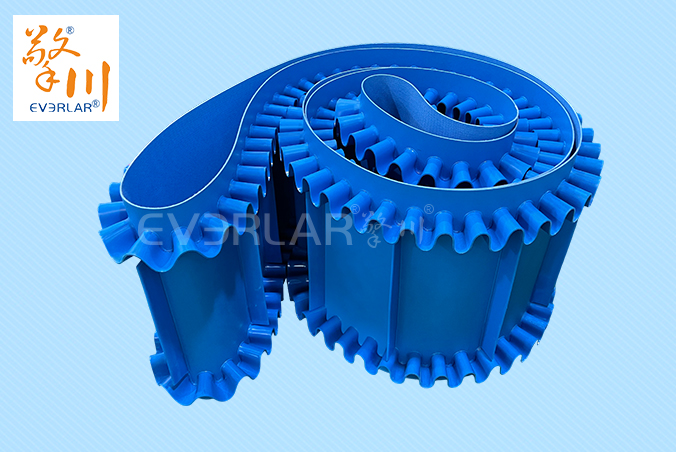 藍色啞光PU輸送帶加擋板裙邊導條食品級自動化生產(chǎn)線定制提升機工業(yè)皮帶