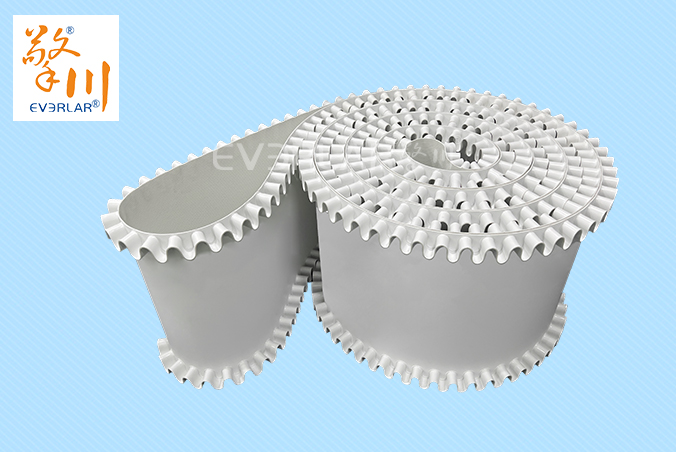 白色PU輸送帶加裙邊耐磨耐磨食品級行業(yè)傳送帶聚氨酯皮帶定制