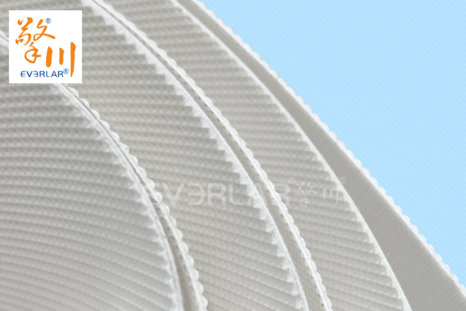 鉆紋PU輸送帶加導(dǎo)條擋板防滑防跑偏食品級傳輸帶定制