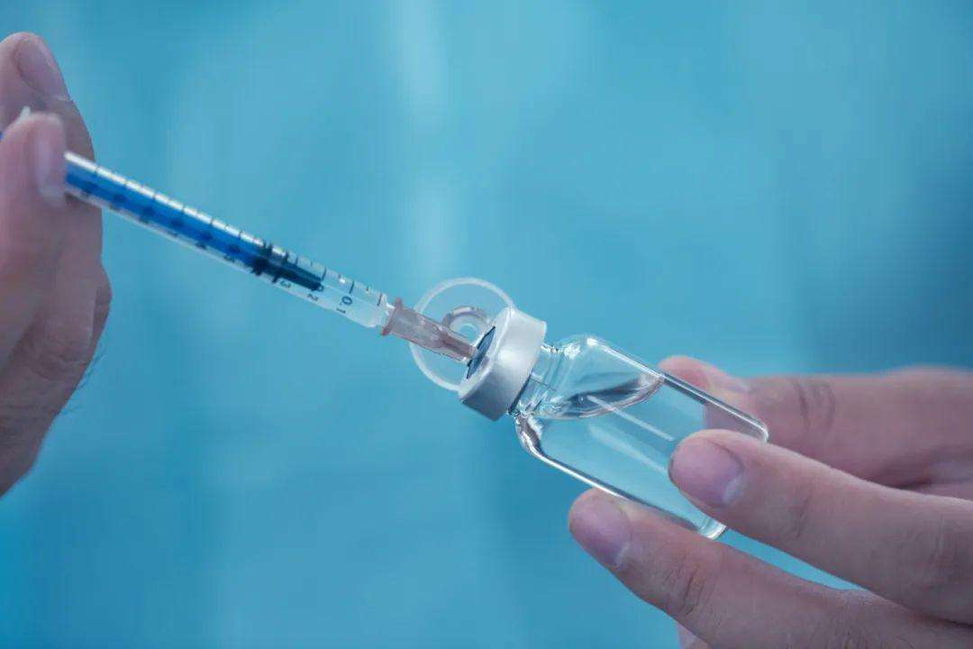 打了新冠疫苗還要戴口罩嗎？
